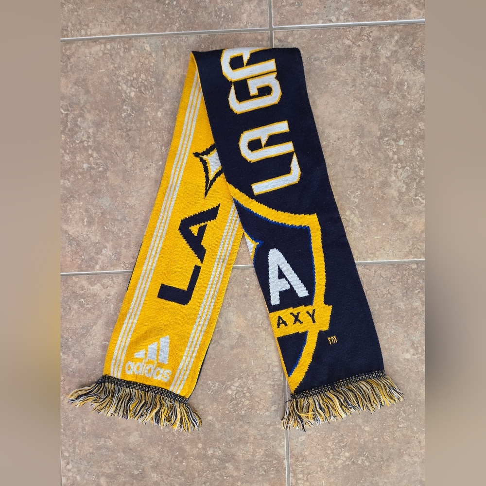 LA Galaxy Los Angeles Galaxy MLS Soccer Team Adidas Winter Knit Fringed Scarf